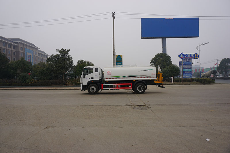 中潔牌XZL5185GSS6型福田灑水車(chē)