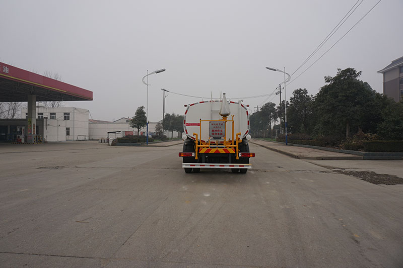 中潔牌XZL5185GSS6型福田灑水車(chē)