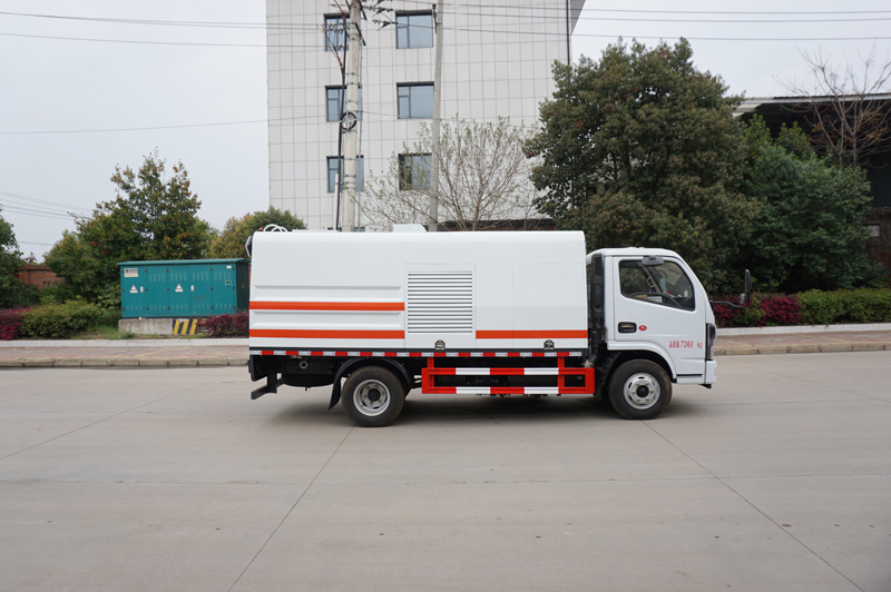 中潔牌XZL5070GQX6型護(hù)欄清洗車(chē)